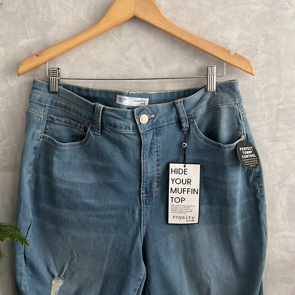 Royalty For Me High Rise Crop Rolled Cuff Distressed Denim Capris Womens Size 14 - Picture 4 of 8